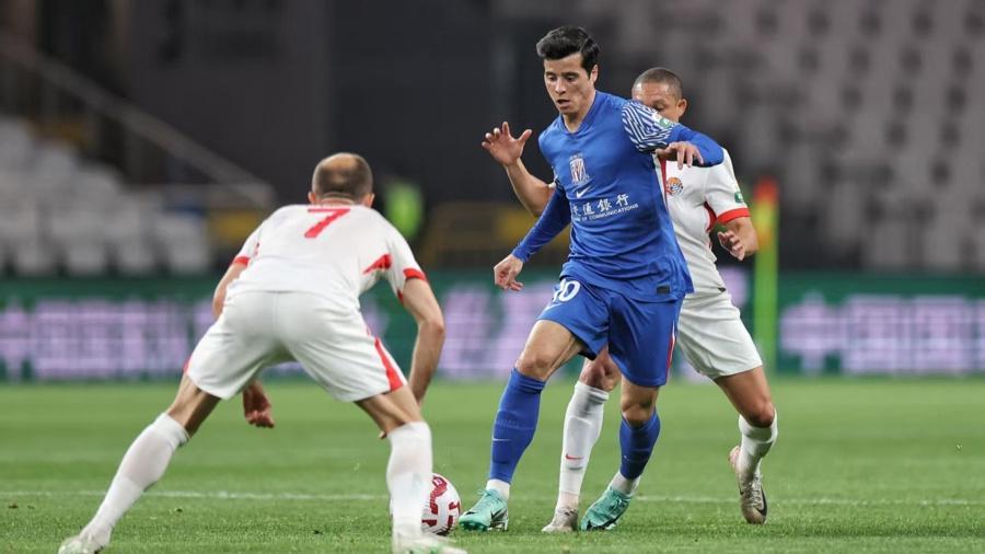 中超激烈冲突！阿苏埃怒推邓涵文，10人互相推搡，替补球员入场